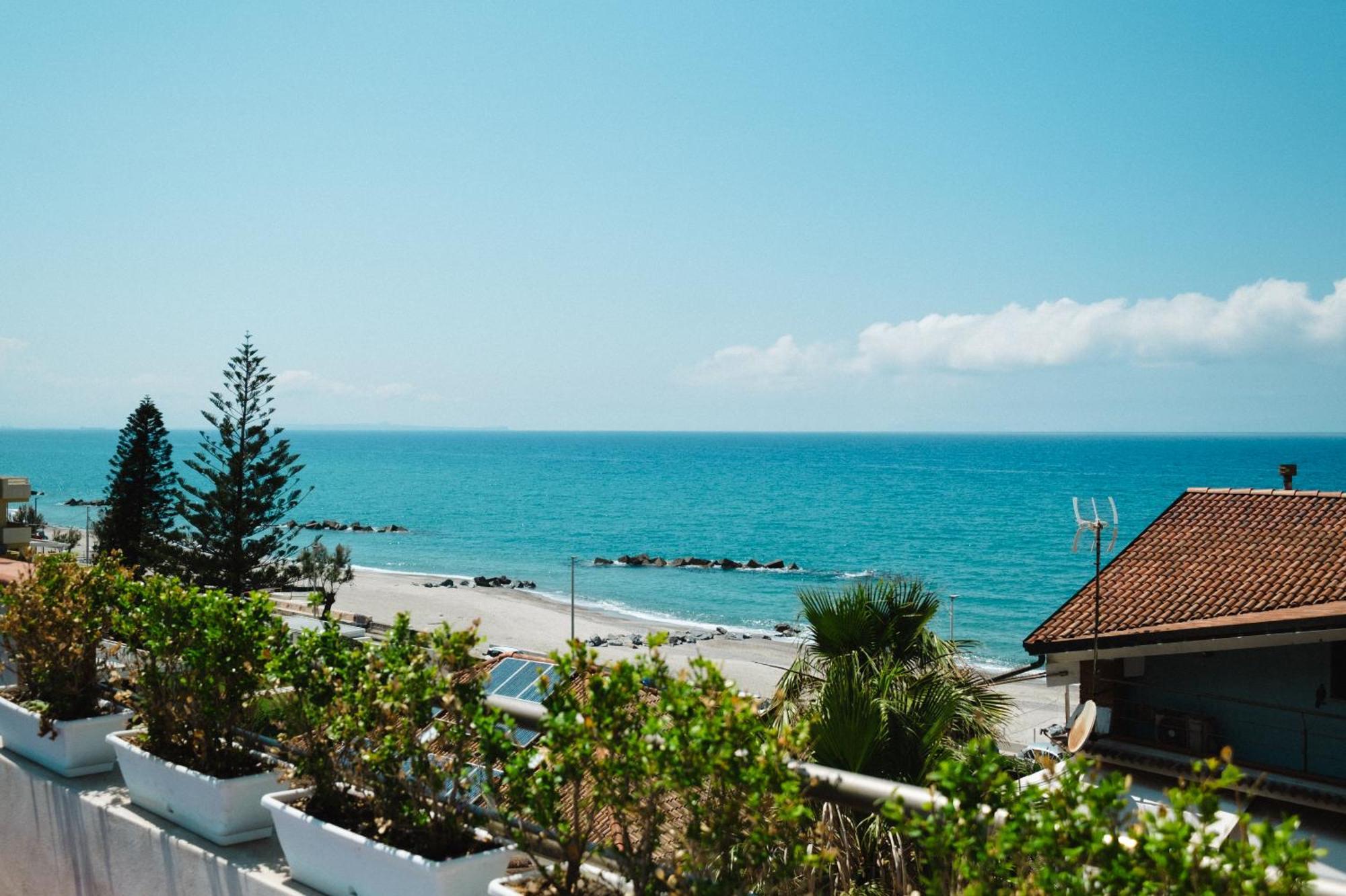 Aparthotel Oasi Azzurra Mesyna Zewnętrze zdjęcie